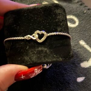 Swarovski Zirconia
Hyperbola Heart Bracelet, White, Rhodium Plated